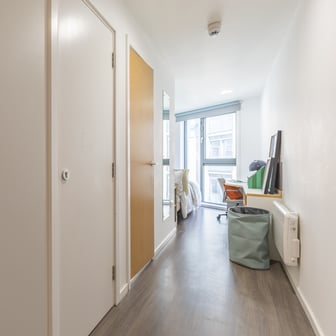 Gold En Suite - Image 8